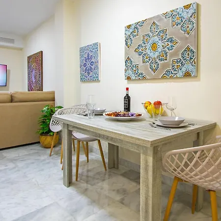 Charming Corners Romero Daire